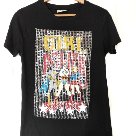 😊 2 / $20 Dc comics Tshirt - Picture 1 of 6